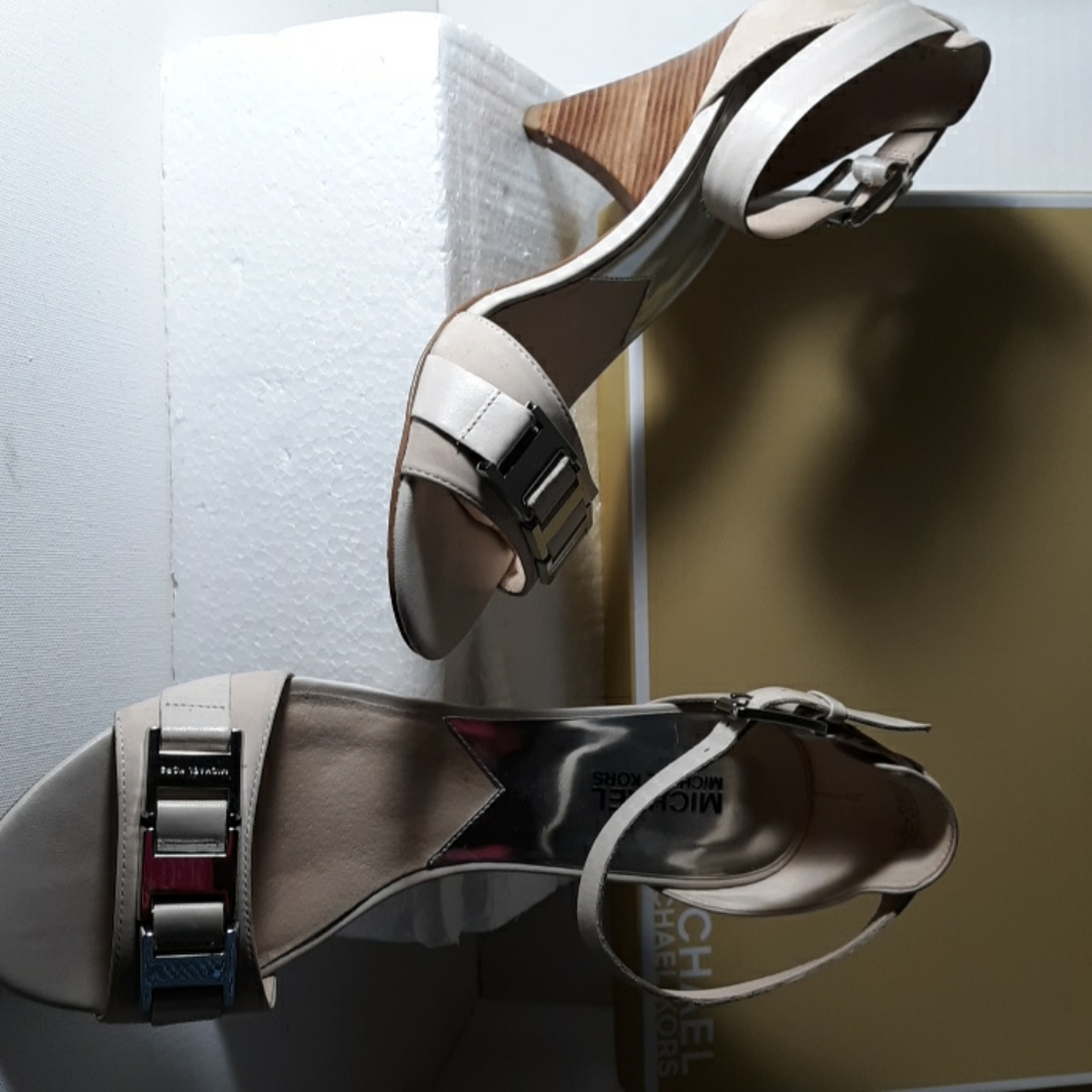 MICHAEL KORS OPEN TOE SANDLE